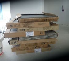 Le carrelage du rdc est pr&ecirc;t &agrave; &ecirc;tre pos&eacute;.C'est du 52x52 anthracite