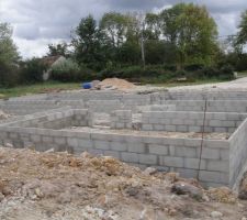 4 rangs de parpaings pour le vide-sanitaire