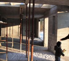 Moi dans le garage: vue sur entr&eacute;e et salon