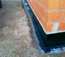 Enduit bitumeux plus beton hygrofuge
