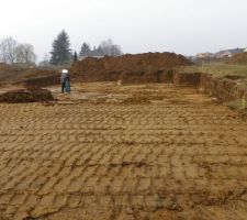 Grande fosse dans le terrain !!