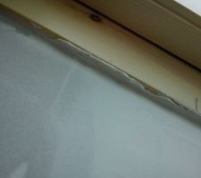 De l'enduit sur les menuiseries du Velux, beau boulot.
