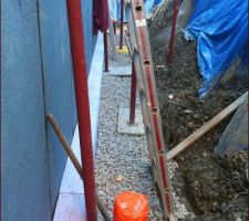 étanchéité avec béton hydrofuge, bikutop flam mm à chaud, de jackon, drainage périph avec pipes de rinçage à chaque bifurcation, reste les hourdis de drainage et le remblaie... de 5m.