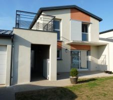 Une fois fini et la pelouse plantée depuis peu. avec la terrasse en béton désactivée