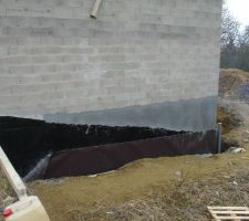 Ca y est l'enduiseur est passé !!Merci à lui car je sais qu'il a une main dans le platre !!