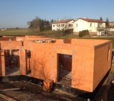 Mise en place des Coffrage pour les poutres sp&eacute;ciales  BA !!!!!!! 

Retomb&eacute;e 0 dans la maison 
Retomb&eacute;e 20 a l'exterieur