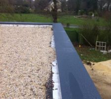 Acrot&egrave;res sur couventine pos&eacute;es.
Remarquez la largeur!