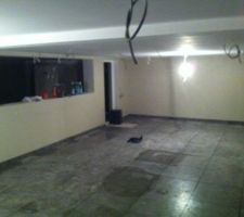 Carrelage et plinthes pos&eacute;s et peintures faites...