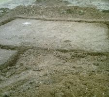 Fondation de la maison,&ccedil;a parrait tout petit!!!