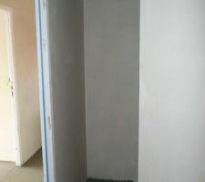 Entrée de la douche, salle de bain.