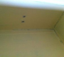 Application de l'étanchéité dans la douche