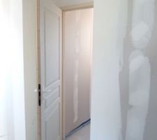 Décroché dans le couloir où se situe les toilettes
