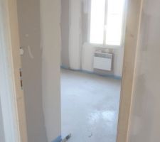Chambre 3 (cf. plan)avec radiateur type convecteur