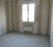 Chambre 2 (cf. plan) avec radiateur type convecteur