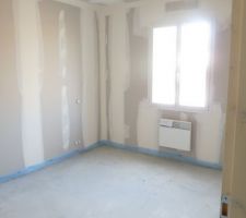 Chambre 2 (cf. plan) avec radiateur type convecteur