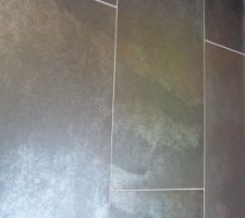 Voici le style de carrelage qu'on imagine mettre derri&egrave;re le po&ecirc;le, sur deux rang&eacute;es (90 cm sur 2.50 m)