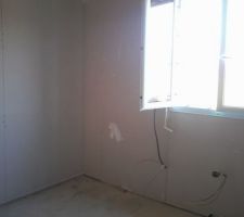 Chambre 1 (sur le plan) qui sera en fait notre bureau