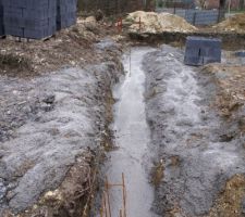 La toupille a beton devait avoir la tremblotte. Plus de beton a coté que dedans