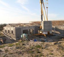 Charpente termin&eacute;e sur la partie maison, on attaque le garage