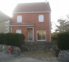 Maison rebouchée aux frais du constructeur comme convenu ^^ Et tranchées faites ^^