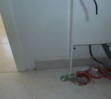 Hum, bof, bof...Comment cacher cela ? En carrelant par dessus ?