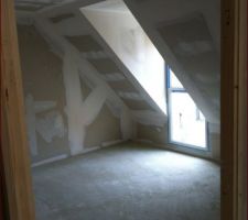 Une des 2 chambres de l'&eacute;tage