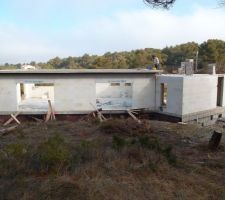 Le coffrage du débord de toiture a été enlevé