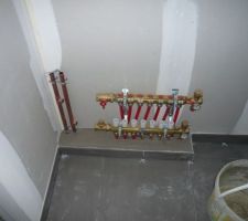 Le petit coffrage du plancher chauffant...