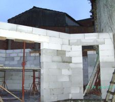 2eme exemple blocs non maries
question???????????????????
est ce normal?
si non qui est responsable ?!
l'architecte a reconnu que des blocs &eacute;taient
kc voir mal colles
mais il n' a rien dit a l'entrepreneur , donc  les travaux ont continue et maintenant tout est cache