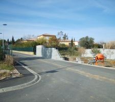 Mur de clôture en cours, réalisé par nous-même