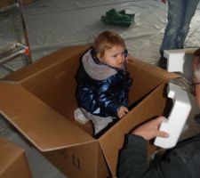 Notre fille vient inspecter les travaux finis !