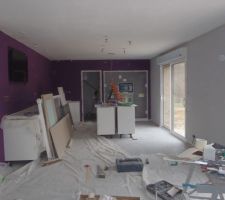 Vue de la cuisine
1ère couche de violet   gris près des baies vitrées