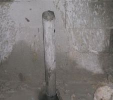 Micro-pieux pour une reprise en sous-?uvre &agrave; cause des fondations pourries du d&eacute;part.