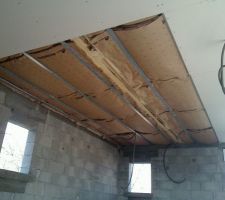 Plafond étage : placo, isolation, fourreaux pour électricité