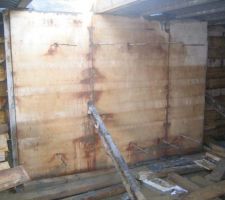 Un voile b&eacute;ton de 20 cm pour renforcer le mur qui soutient les terres &agrave; l'avant.