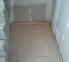 En dessous de l'escalier...