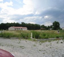 Le terrain avant son achat. Une seule maison d&eacute;j&agrave; construite. la notre sera la deuxi&egrave;me.