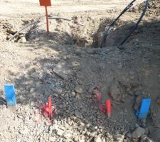 Le d&eacute;but de viabilisation, le terrain est &agrave; gauche.