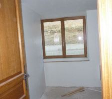 Chambre du bas attendant son parquet