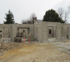 Les murs du rdc sont termin&eacute;s