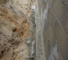 R&eacute;alisation d'une cunette en ciment autours sur les fondations pour la r&eacute;alisation du drainage
