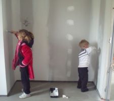 Mes apprentis peintres sont sur le chantier!!!