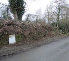 Le talus dans lequel l'acc&egrave;s va devoir &ecirc;tre cr&eacute;&eacute;.