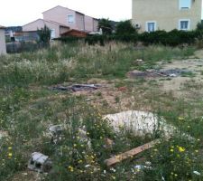 Le terrain lors de l achat... merci les artisans de mes futurs voisins...