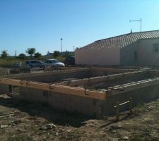 Elevation du vide sanitaire banch&eacute; et feraill&eacute; en attente du beton ( encore et encore )