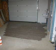 D&eacute;part depuis la porte pour avoir une jonstion propre avec le macadam de l'entr&eacute;e (quand il sera pos&eacute;)