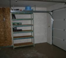 L'étage qui peut recevoir tous et même plus. N'existe pas dans le commerce.(montant 90x45, sous étagère 18x45, étagère en 18 m/m)