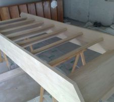 L'escalier dans son int&eacute;gralit&eacute;
Pon&ccedil;age avant lasure.