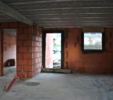 Vue sur l'entrée et le bureau