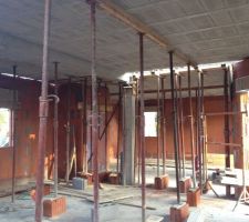 Pose des Planchers !!!!!!!!

BIG TRAVAUX !!!!!!!! 130 M&sup2; !!!

Quelques etais !!!!!